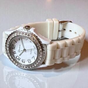 Geneva Platinum Rhinestone Encrusted Bezel White Rubber Strap Watch WORKS